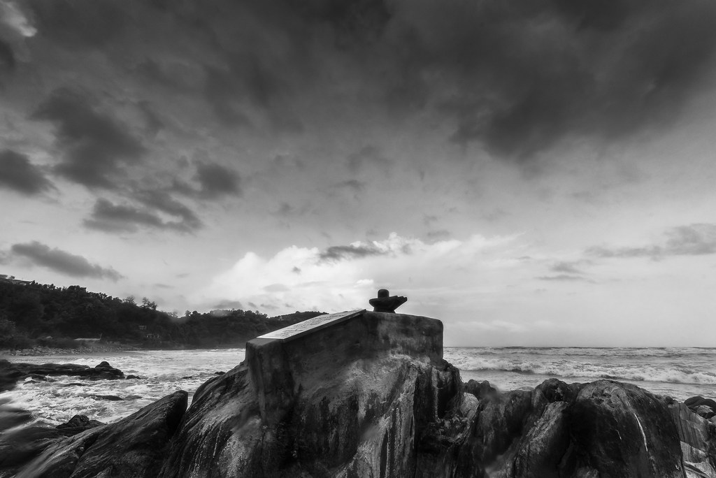 Image Sivalingam on Gokarna rocks